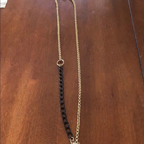 Betsey Johnson necklace - Picture 3 of 4